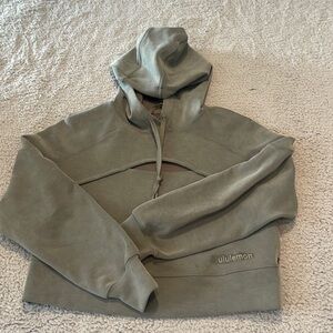 Lululemon Get Centred Crop Hoodie
Grey Sage / Grey Sage (First Release) size 4